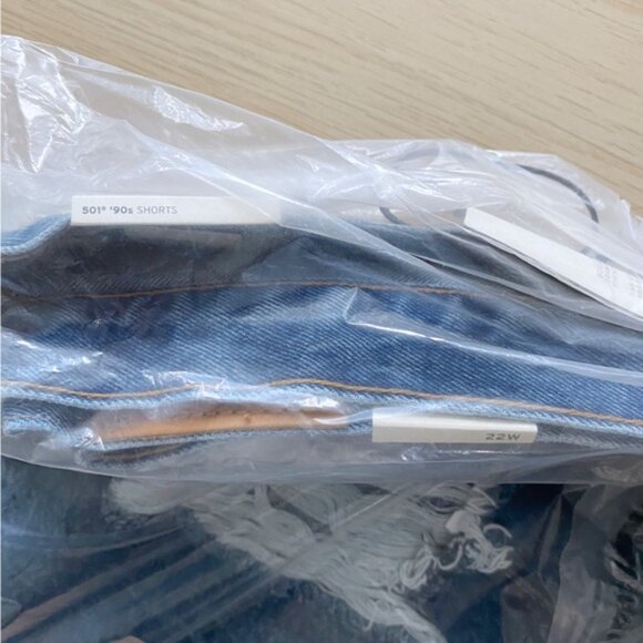 Urban Outfitters x Levi’s | 501 90s Vintage Denim Light Jean Shorts New 22W Plus - Picture 8 of 10